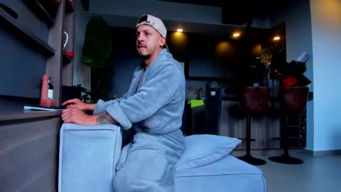 maximo_and_marcelo online show from May 15, 2026, 12:01 pm