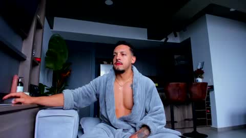 maximo_and_marcelo online show from May 31, 2026, 12:01 pm