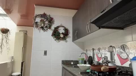 Snapshot of maximohoot chatting on November 6, 2025, 7:15 pm Sebastian online show from November 6, 2025, 7:15 pm