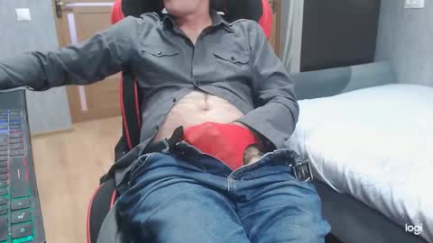 maximus3334 online show from November 18, 2025, 11:25 am