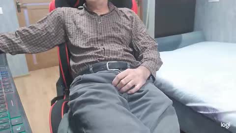 maximus3334 online show from November 25, 2025, 9:53 am