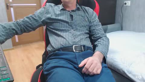 maximus3334 online show from March 25, 2026, 11:38 am