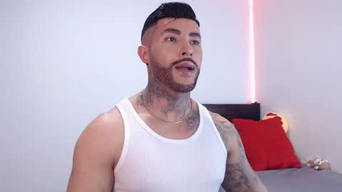 Independent Model online show from November 23, 2025, 3:50 am