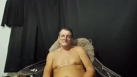 Snapshot of maximus_oreally chatting on January 7, 2025, 4:18 am Max online show from January 7, 2025, 4:18 am