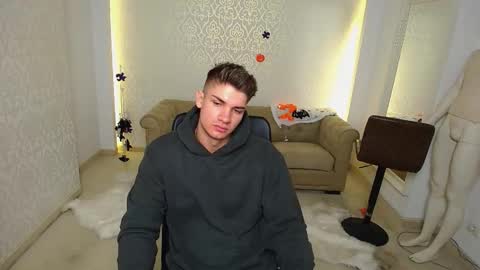 Snapshot of maxkaiden chatting on October 28, 2025, 5:44 am MaxKaiden online show from October 28, 2025, 5:44 am