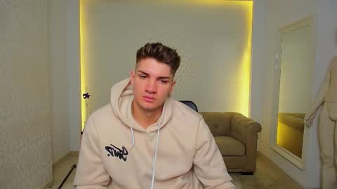 Snapshot of maxkaiden chatting on November 9, 2025, 5:28 am MaxKaiden online show from November 9, 2025, 5:28 am