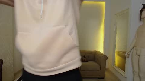 Snapshot of maxkaiden chatting on November 17, 2025, 5:35 am MaxKaiden online show from November 17, 2025, 5:35 am