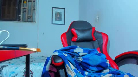 Snapshot of maxowens_oficial chatting on November 16, 2025, 11:54 pm MAX online show from November 16, 2025, 11:54 pm