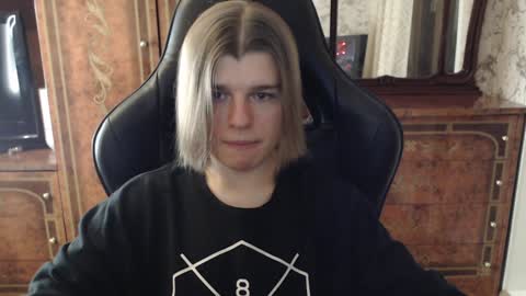 Snapshot of maxplay18 chatting on December 3, 2024, 2:38 pm Max online show from December 3, 2024, 2:38 pm