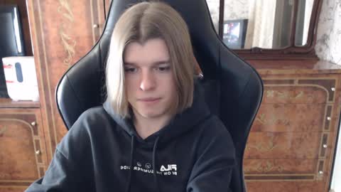 Snapshot of maxplay18 chatting on February 22, 2025, 5:02 pm Max online show from February 22, 2025, 5:02 pm