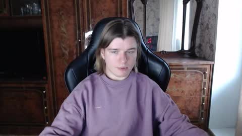 Max online show from November 17, 2025, 9:15 am