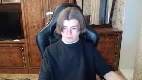 Max online show from November 30, 2025, 1:15 pm