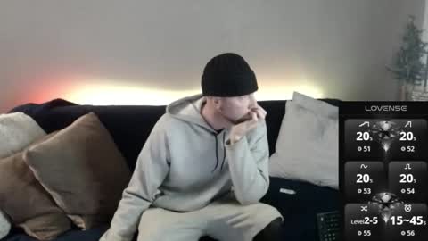 MaxRouger online show from December 1, 2025, 10:59 pm