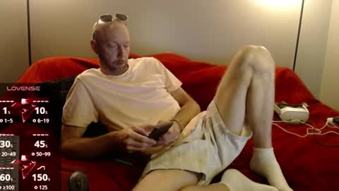 Snapshot of maxrouger chatting on June 14, 2026, 1:24 pm MaxRouger online show from June 14, 2026, 1:24 pm