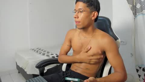 maxvibe420 online show from October 1, 2025, 1:17 pm