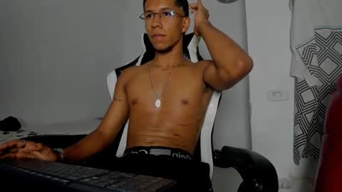 maxvibe420 online show from October 8, 2025, 8:28 pm