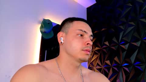 MAX online show from November 17, 2025, 12:05 am