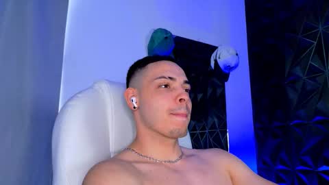 MAX online show from December 15, 2025, 7:18 pm