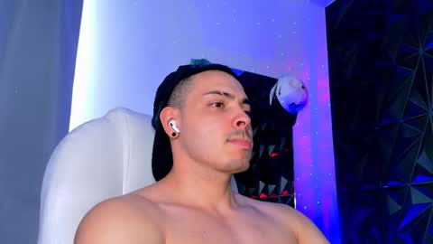 MAX online show from January 14, 2026, 9:42 pm