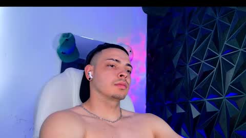 MAX online show from March 1, 2026, 8:00 pm