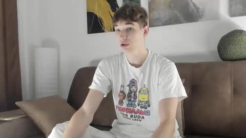 maxwellchik online show from September 24, 2025, 4:21 pm