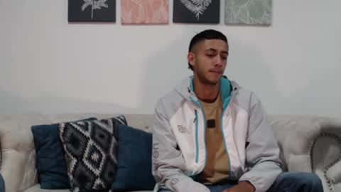 maxwolf18 online show from October 22, 2025, 12:44 am