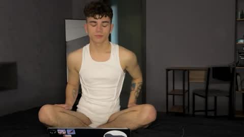 Snapshot of maxwoolf chatting on May 2, 2026, 2:11 pm Max online show from May 2, 2026, 2:11 pm