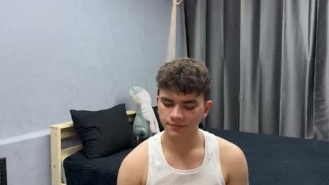 Snapshot of maxwoolf chatting on May 13, 2026, 2:47 pm Max online show from May 13, 2026, 2:47 pm