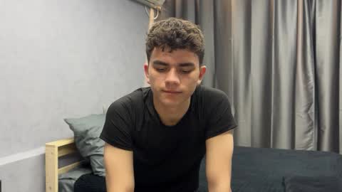 Snapshot of maxwoolf chatting on May 17, 2026, 4:14 pm Max online show from May 17, 2026, 4:14 pm