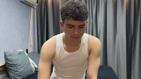 Snapshot of maxwoolf chatting on May 19, 2026, 12:00 pm Max online show from May 19, 2026, 12:00 pm