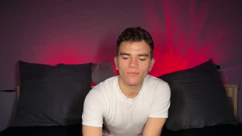 Snapshot of maxwoolf chatting on July 17, 2026, 1:29 pm Max online show from July 17, 2026, 1:29 pm