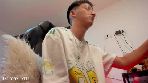 maxx_cortes online show from May 3, 2026, 3:23 am