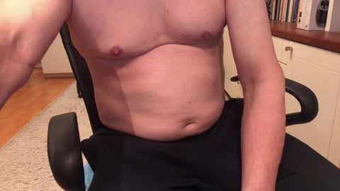 Snapshot of maxx_martin chatting on January 9, 2026, 4:37 am Max online show from January 9, 2026, 4:37 am