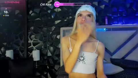 Snapshot of maxx_steell_ chatting on December 10, 2024, 3:41 am BellaSusy online show from December 10, 2024, 3:41 am