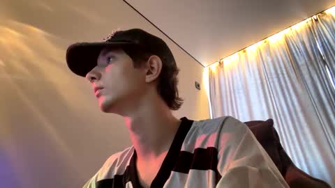 Max online show from September 22, 2025, 5:09 am