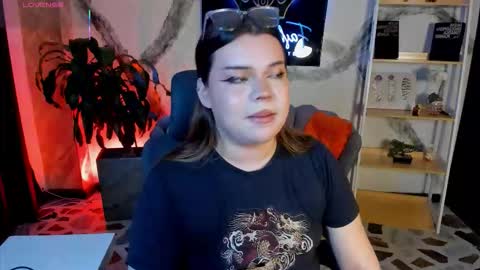 Snapshot of maxxxine_ chatting on December 22, 2025, 1:35 am Maxine Minx online show from December 22, 2025, 1:35 am