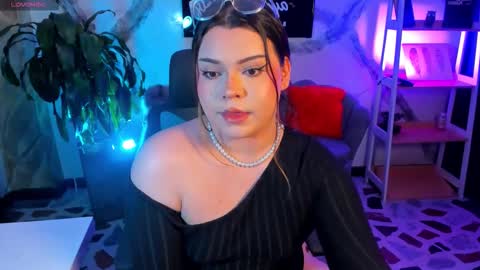 Snapshot of maxxxine_ chatting on February 15, 2026, 5:59 am Maxine Minx online show from February 15, 2026, 5:59 am