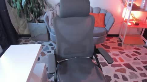 Snapshot of maxxxine_ chatting on March 1, 2026, 1:02 pm Maxine Minx online show from March 1, 2026, 1:02 pm