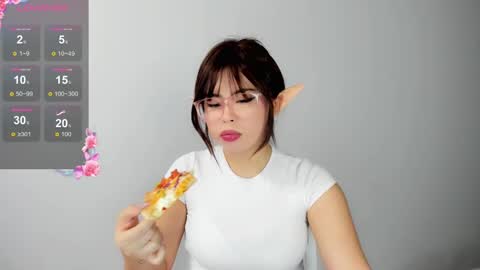 Snapshot of may_mia chatting on January 27, 2025, 5:47 am Mia online show from January 27, 2025, 5:47 am