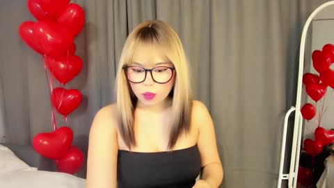 Snapshot of may_mia chatting on February 17, 2025, 10:36 pm Mia online show from February 17, 2025, 10:36 pm