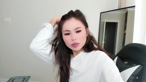 Snapshot of may_mia chatting on October 26, 2025, 4:29 am Mia online show from October 26, 2025, 4:29 am