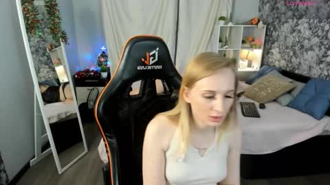 Snapshot of may_want chatting on January 17, 2026, 11:37 am Leila online show from January 17, 2026, 11:37 am