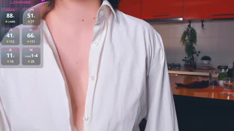 Snapshot of may_wow chatting on December 17, 2024, 1:29 am Katrin online show from December 17, 2024, 1:29 am