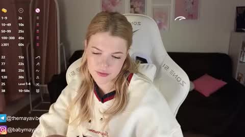 Snapshot of maya_blonde18 chatting on November 17, 2025, 4:07 am Maya online show from November 17, 2025, 4:07 am