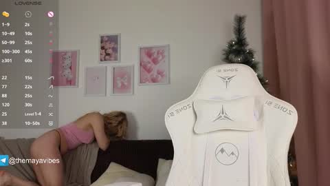 Snapshot of maya_blonde18 chatting on December 15, 2025, 3:33 am Maya online show from December 15, 2025, 3:33 am