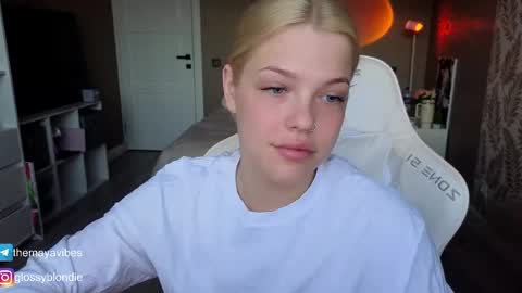 Snapshot of maya_blonde18 chatting on April 23, 2026, 3:41 am Maya online show from April 23, 2026, 3:41 am
