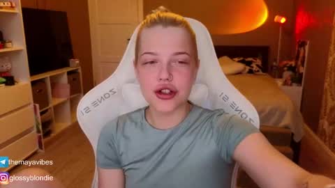 Snapshot of maya_blonde18 chatting on April 24, 2026, 3:20 am Maya online show from April 24, 2026, 3:20 am