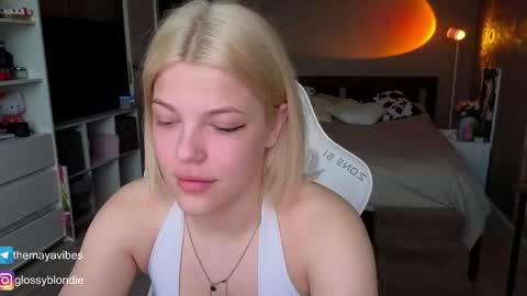 Snapshot of maya_blonde18 chatting on April 25, 2026, 3:20 am Maya online show from April 25, 2026, 3:20 am