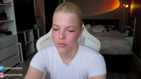 Snapshot of maya_blonde18 chatting on April 27, 2026, 3:26 am Maya online show from April 27, 2026, 3:26 am