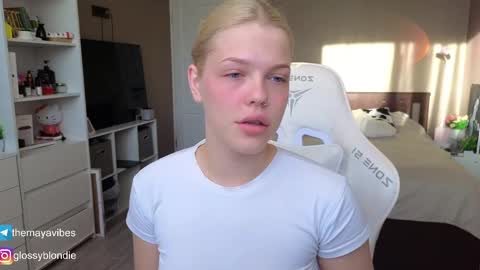 Snapshot of maya_blonde18 chatting on May 3, 2026, 3:34 am Maya online show from May 3, 2026, 3:34 am